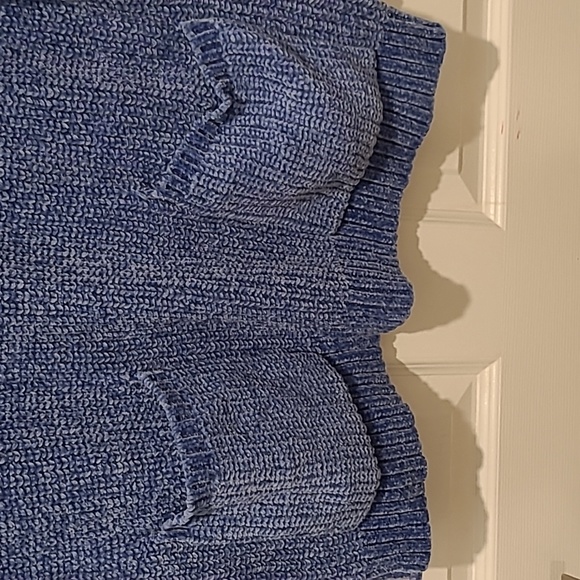 Super soft and cozy sweater! - Picture 3 of 4